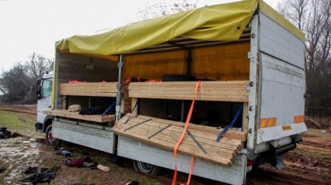18 göçmenin cesedi kamyonda terk edilmiş halde bulundu