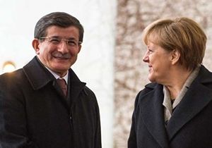 Başbakan Davutoğlu Merkel ile bir araya geldi 