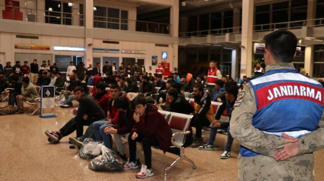 227 düzensiz göçmen ülkelerine gönderildi