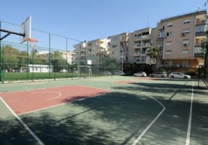 Karşıyaka’da basketbol sahaları yeniden doğuyor 