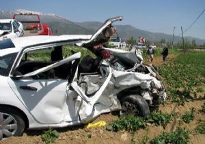 İzmir de aşırı hız kazası: 1 ölü 5 yaralı