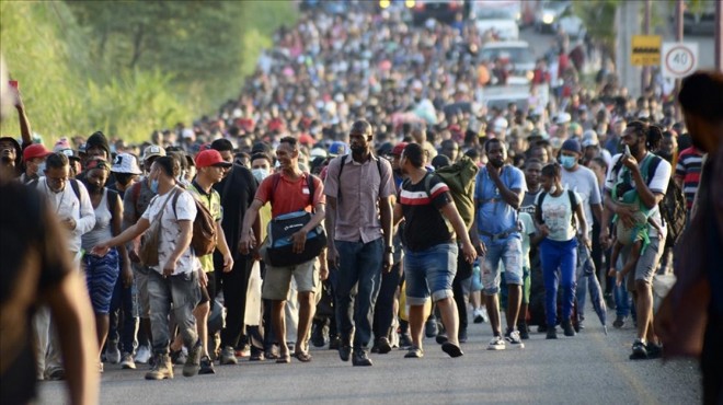 3 bin göçmen ABD sınırına yürüyor