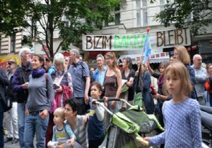 Almanya ayakta:  Bizim Bakkal  kapanmasın 