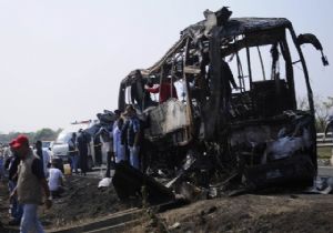 Katliam gibi kaza! Otobüsle kamyon çarpıştı: 36 ölü 
