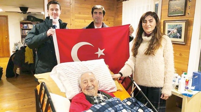 33 yıl sonra Türkiye’ye döndü, şiir okudu
