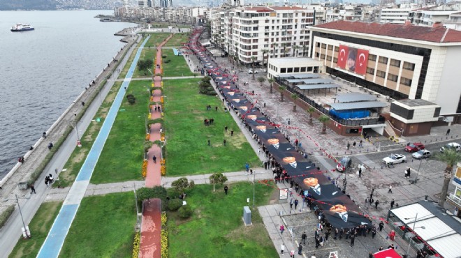 350 metrelik dev Atatürk posteri taşındı... İzmir de Ata’ya Saygı Yürüyüşü!