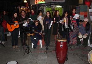Kadın müzisyenlerden İzmir’de şiddete karşı eylem