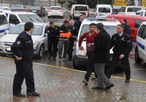 İzmir’de polisle aranan gencin yakınları arasında gerginlik 