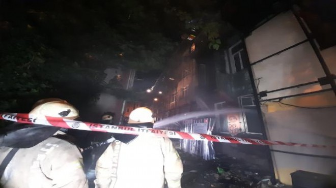 4 katlı metruk bina alev alev yandı