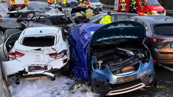 40 aracın karıştığı zincirleme kaza: İki ölü