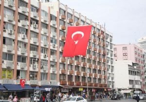 İzmir’in dört bir yanında ay-yıldızlı terör tepkisi 