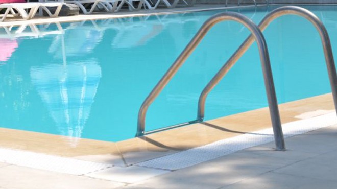 5 yaşındaki çocuk otelin havuzunda boğuldu
