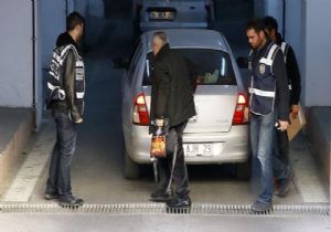 İzmir de bir paralel yapı baskını daha: 36 gözaltı!