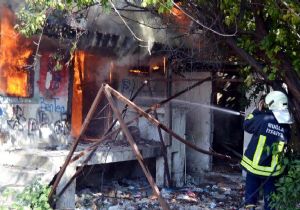 Varislerin 10 yıldır paylaşamadığı 2 ev yandı 