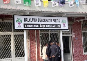 Manisa’da HDP ilçe binasına baskın! 