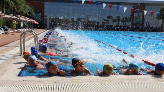 750 öğrenci Aydın Büyükşehir Belediyesi nden yüzme sertifikalarını aldı