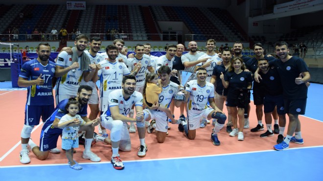 8. TSYD İzmir Voleybol Turnuvası’nda kazanan Arkas Spor