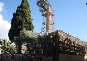 İzmir’de lodos minarenin külahını yerinden çıkardı! 