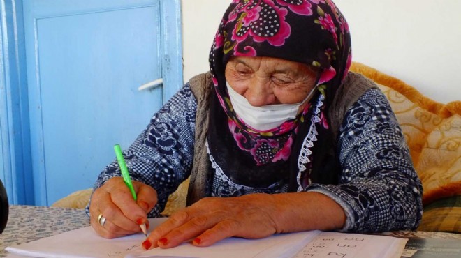 90 yaşındaki kadın okuma yazma öğrendi