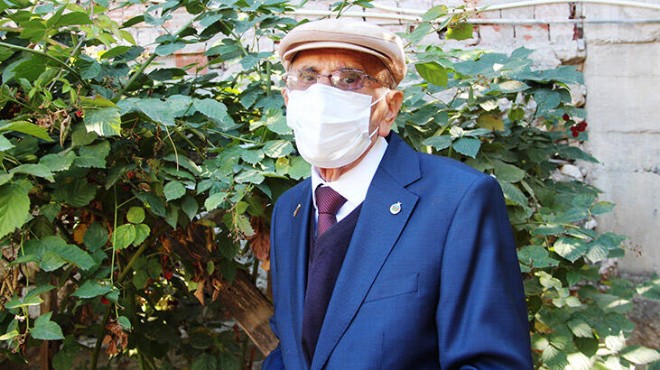 91 yaşındaki emekli öğretmen koronavirüsü yendi