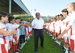 Çiğli’de yaz spor okulları başladı
