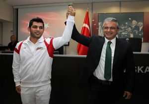 Karşıyaka dan Dünya Şampiyonu Demir e ödül