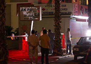 Flaş! İzmir’de AK Parti binası önünde patlama