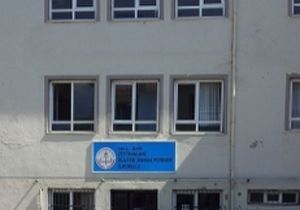İzmir’deki ilkokulda utanç: Müdür yardımcısına taciz gözaltısı! 