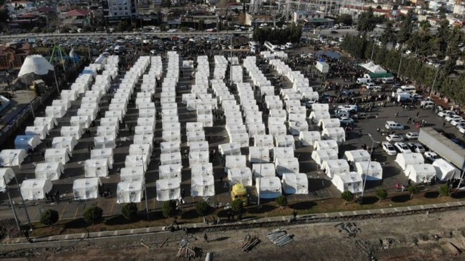 Depremzedeler çadırlara yerleştiriliyor