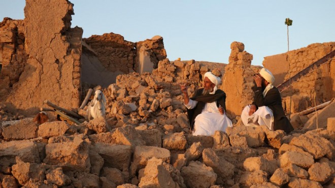 Afganistan daki depremde can kaybı 2 binin üzerinde
