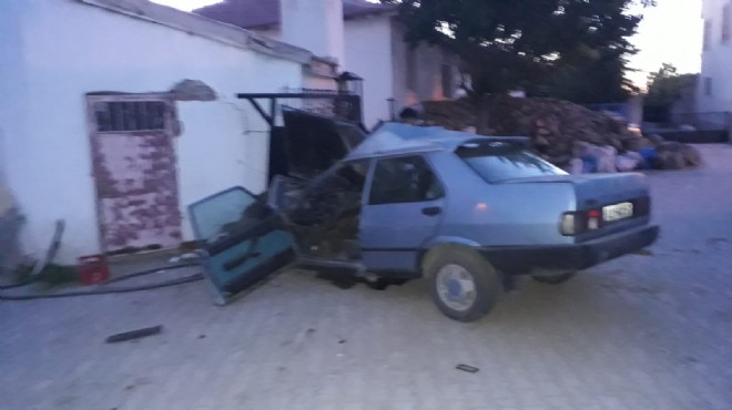 Afyon da kahvehanenin duvarına çarpan otomobilin sürücüsü öldü