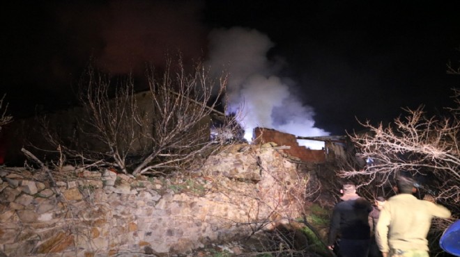Afyonkarahisar da yangın: 2 ev hasar gördü