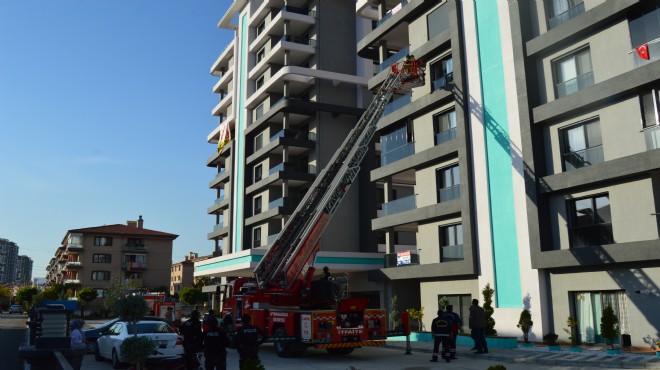 Afyonkarahisar da yangın çıkan apartmandaki 8 kişi itfaiye ekiplerince kurtarıldı