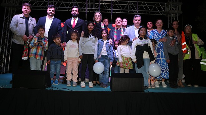 AK Parti Gençlik Kolları’ndan Karşıyaka’da 23 Nisan şenliği