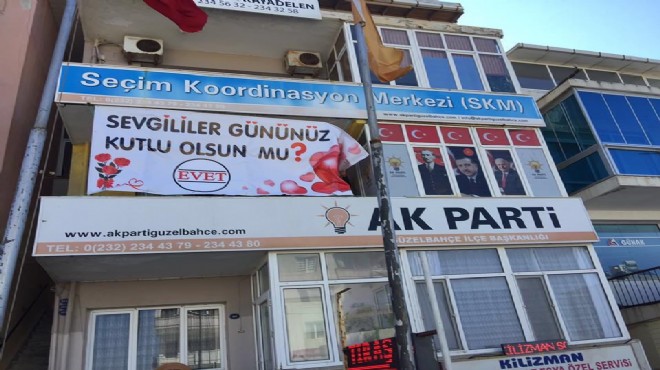 AK Parti Güzelbahçe’den ilginç referandum pankartı