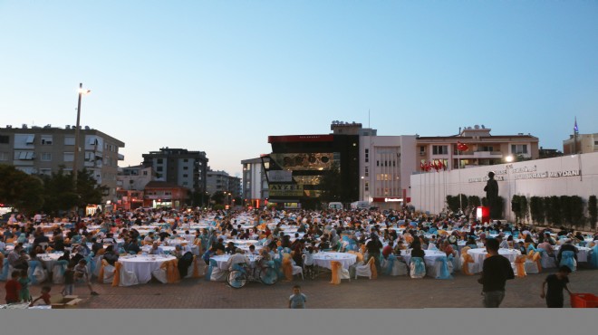 AK Parti Narlıdere’den 1500 kişilik iftar sofrası