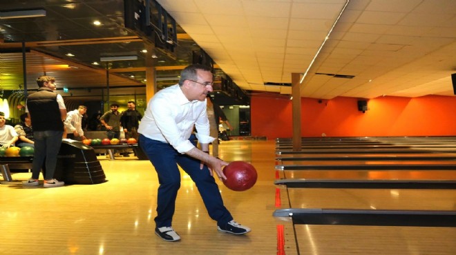 AK Partili Sürekli bowlingde ter attı: Siyasetin öznesi her zaman gençlerimiz olmuştur!