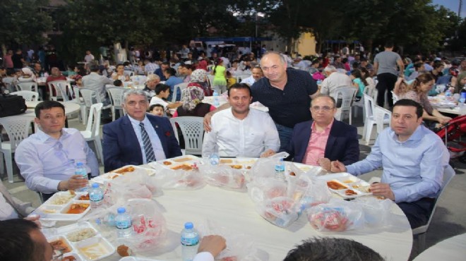 AK Partili vekiler Menderes in iftar sofrasında buluştu