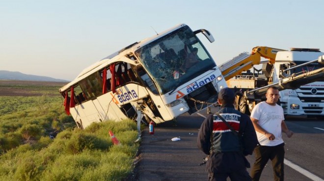 Aksaray da yolcu otobüsü devrildi: 22 yaralı