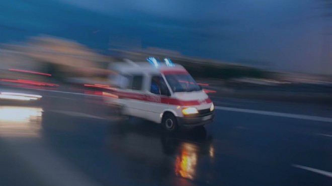 Ambulansla hafif ticari araç çarpıştı: 5 kişi yaralandı