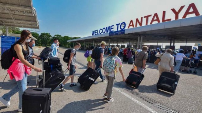 Antalya ya gelen yabancı turist sayısı 11 milyonu aştı!