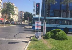 İzmir’de Davutoğlu afişi yırtan emekli albaya hapis cezası! 