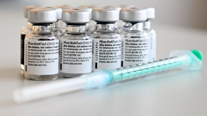 Aşı olan herkesi ilgilendiriyor: BioNTech ten yeni üçüncü doz açıklaması!