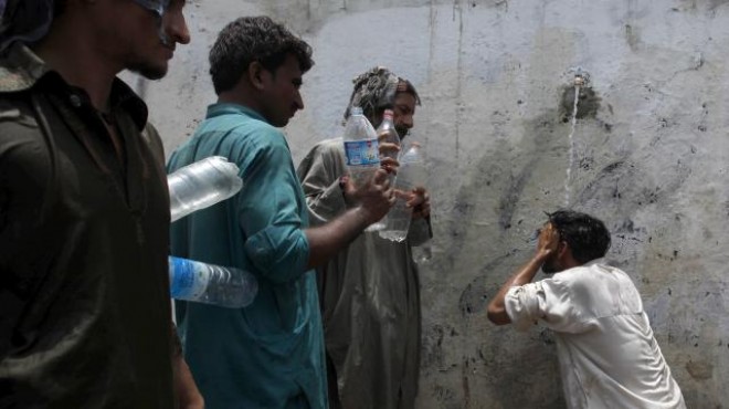 Aşırı sıcaklar Pakistan da 3 can aldı
