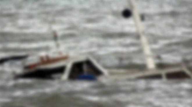 Aşırı yükten batan teknede 12 kişi öldü!