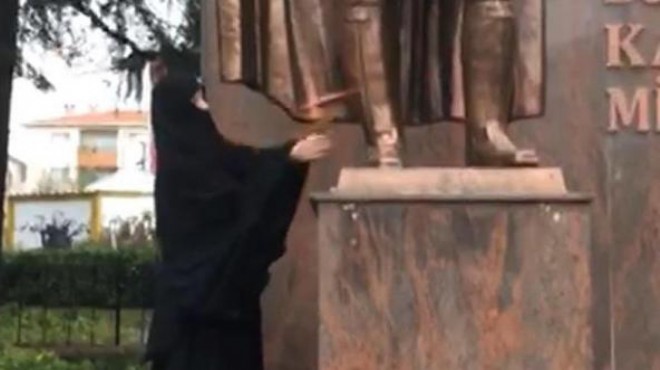 Atatürk Anıtı na baltayla saldıran kadın yakalandı!