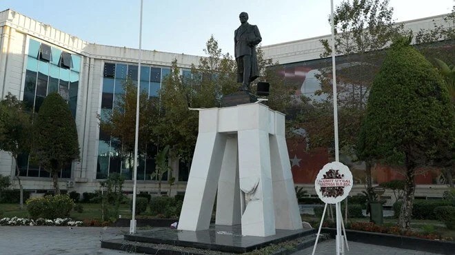 Atatürk Anıtı na balyozlu saldırıya tutuklama