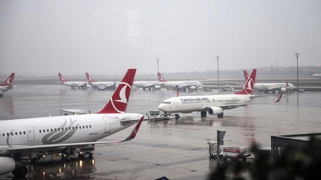 Atatürk Havalimanı nda uçağa otobüs çarptı