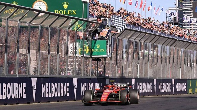 Avustralya Grand Prix inde kazanan Carlos Sainz