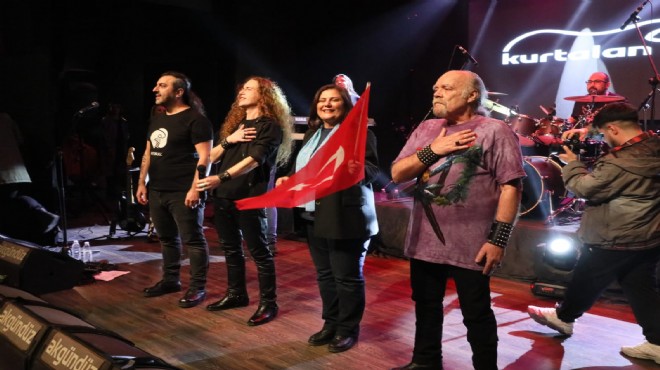 Aydın Büyükşehir Belediyesi Cem Karaca ve Barış Manço’yu Kurtalan Ekspres konseriyle andı